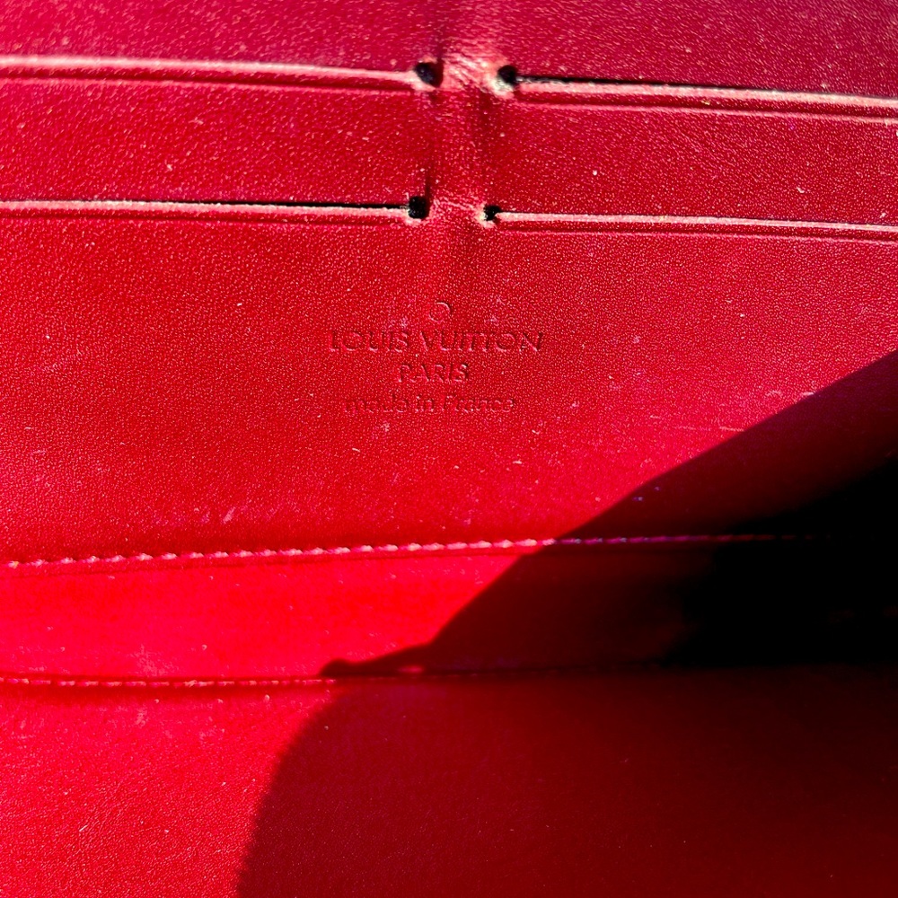 Authentic Louis Vuitton Zippy Wallet Vernis - Picture 10 of 16